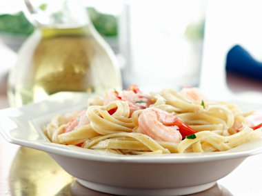 lezzetli karides fettuccine alfredo