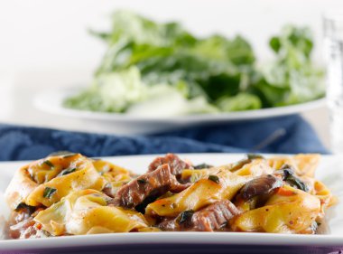 kızarmış biftek ve portobello tortelloni