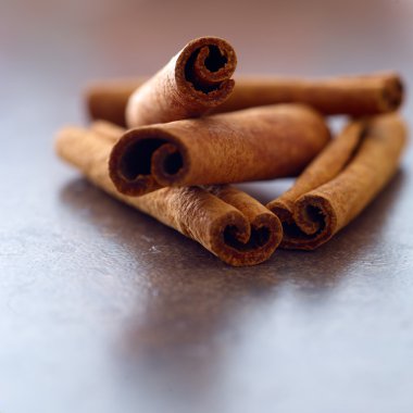 Cinnamon sticks in a pile macro