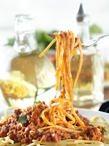 Spaghetti hanging on a fork at dinner — Stock Photo, Image