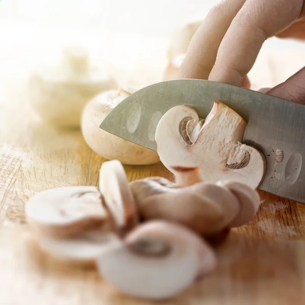 Pilze in Scheiben geschnitten — Stockfoto