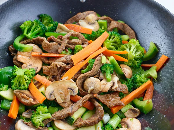 Overhead view of colorful stirfry — Stock Photo, Image