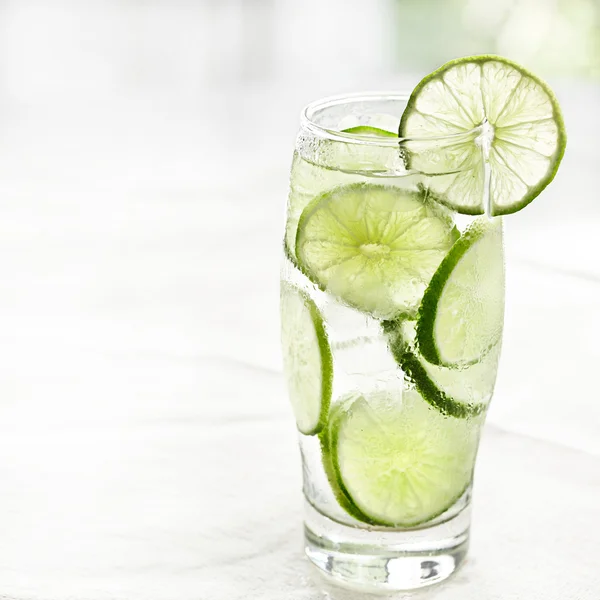Lime drink with ice and copyspace — Stock Photo, Image