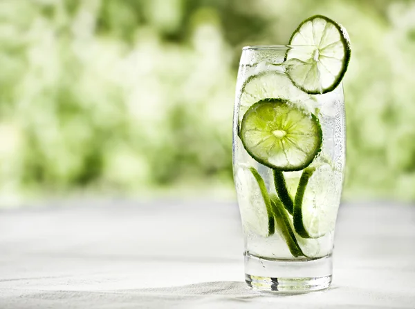 Lime drink med extra copysapce — Stockfoto