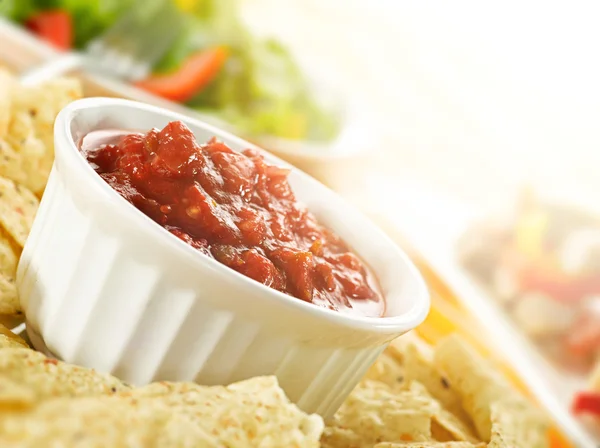 Salsa och chips — Stockfoto