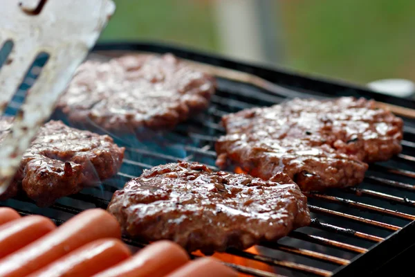 Grilling burgers and hot dogs — Stock Photo, Image