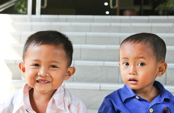 stock image Two small children who have different expression