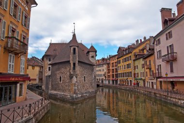 Дом-корабль на набережной в Аннеси (Анси). / The house-ship in Annecy