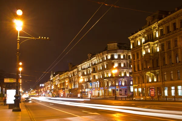 Night view of Nevsky Prospect - main street in the city of St. Petersburg. — Stock Photo, Image
