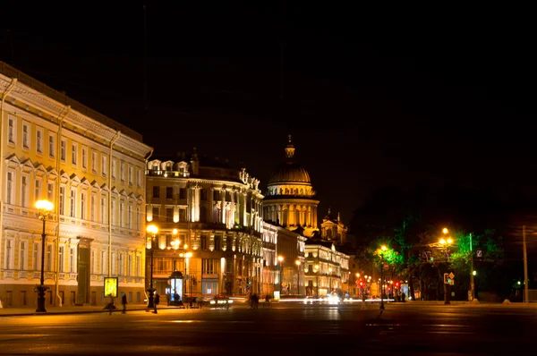 Night view of Nevsky Prospect. Sight from Palace Square. St. Petersburg. — Stock Photo, Image