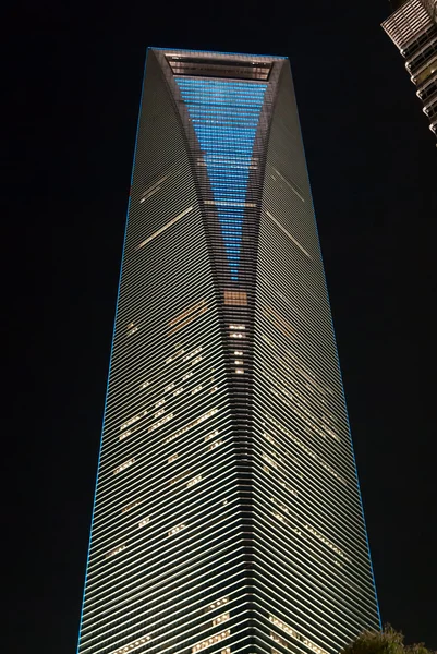Nacht uitzicht op shanghai wereld financiële center (swfc). — Stockfoto