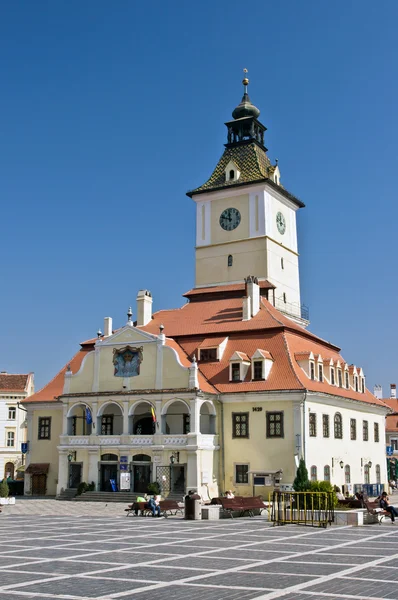 Praça do Conselho Brasov (Piata Sfatului). O centro da cidade de Brasov, Roménia — Fotografia de Stock