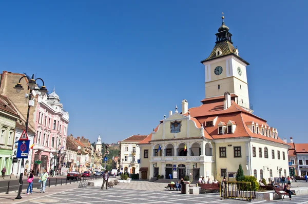 布拉索夫议会广场 (斯法托森伊广场）。城市中心的布拉索夫、 罗马尼亚 — 图库照片