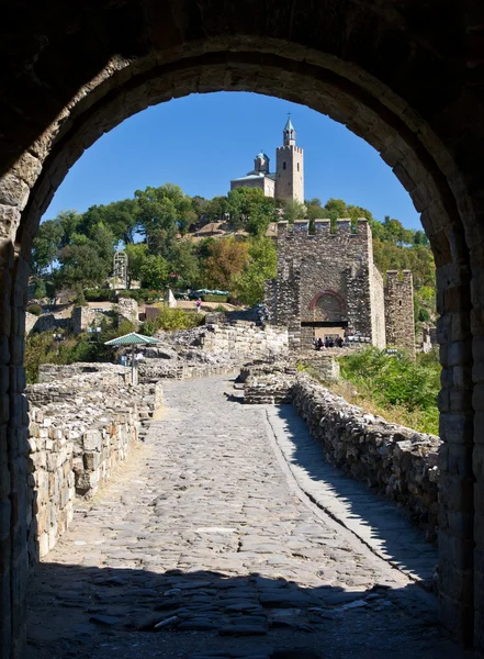 Vista de portão para Tsarevets de Veliko Tarnovo, Bulgária — Fotografia de Stock