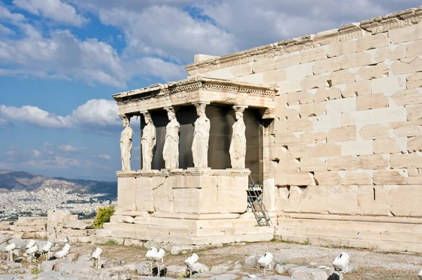 O alpendre dos cariátidas. Acrópole de Atheens, Grécia — Fotografia de Stock
