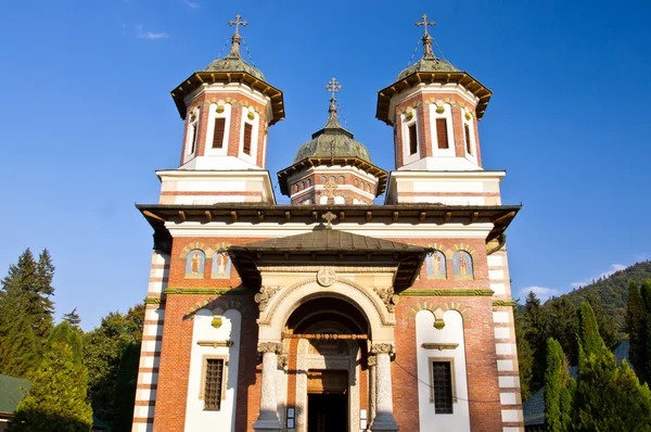 La Gran Iglesia en el Monasterio de Sinaia, Rumania — Foto de Stock