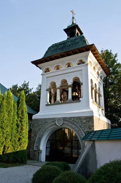 Zvonice na klášter sinaia, Rumunsko — Stock fotografie