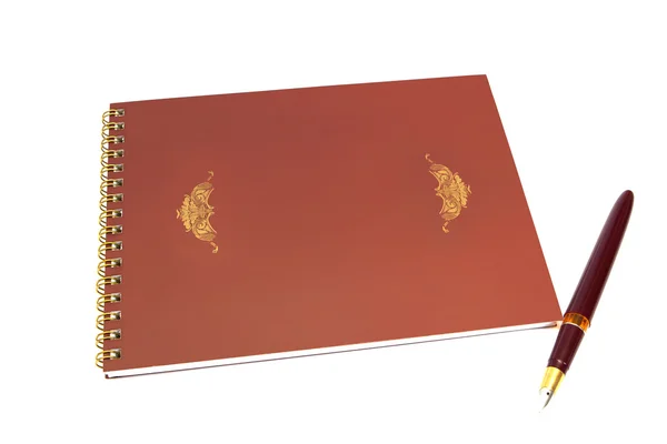 Cuaderno espiral y pluma —  Fotos de Stock