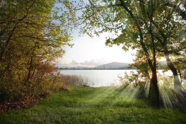 Horské jezero, Úsvit — Stock fotografie
