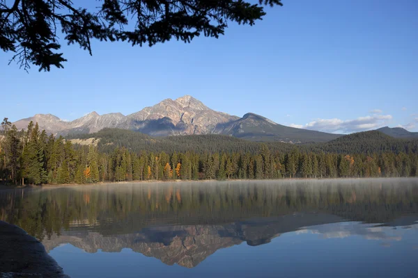 Lake Edith, Jasper, Alberta, Canadá — Fotografia de Stock
