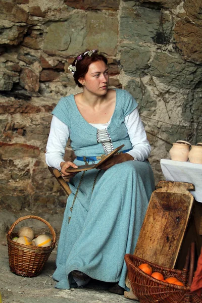 Medieval woman with busket — Stock Photo, Image