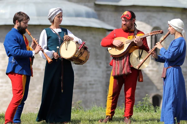 Средневековый музыкант — стоковое фото