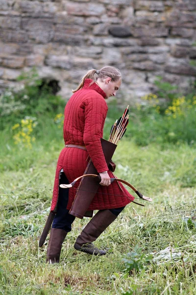 Homem arqueiro medieval — Fotografia de Stock