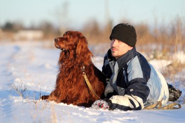 Köpekli adam.