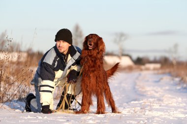 Köpekli adam.