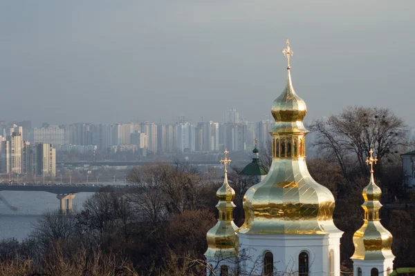Monastery in Kiev under river Dnieper — Stock Photo, Image