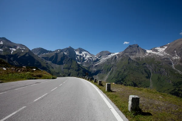 Estrada alpina alta. — Fotografia de Stock