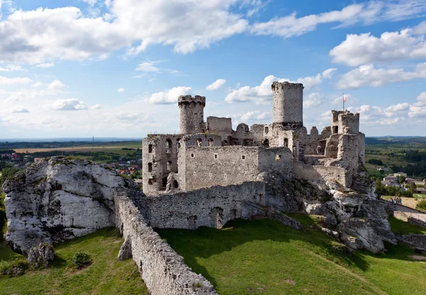 O castelo ogrodzieniec . — Fotografia de Stock