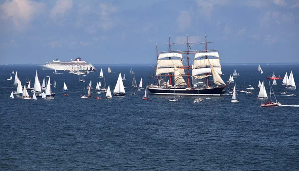 Las carreras de barcos altos . — Foto de Stock