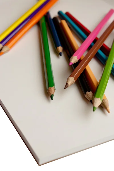 Lápis coloridos e álbum para pintura — Fotografia de Stock