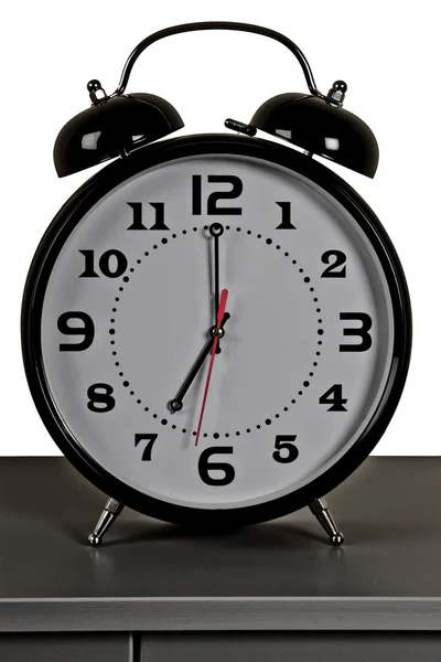 Черный будильник: семь часов — стоковое фото