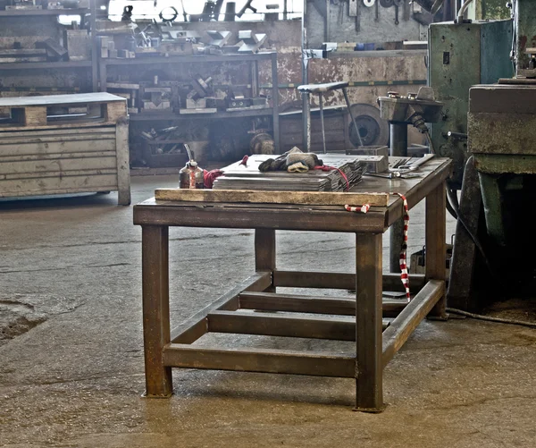 Mesa en el taller — Foto de Stock