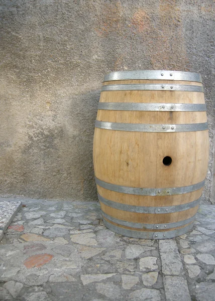 Wine barrel on cobblestone. — Stock Photo, Image