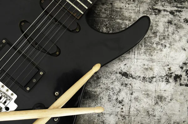 Elgitarr på grunge bakgrund — Stockfoto