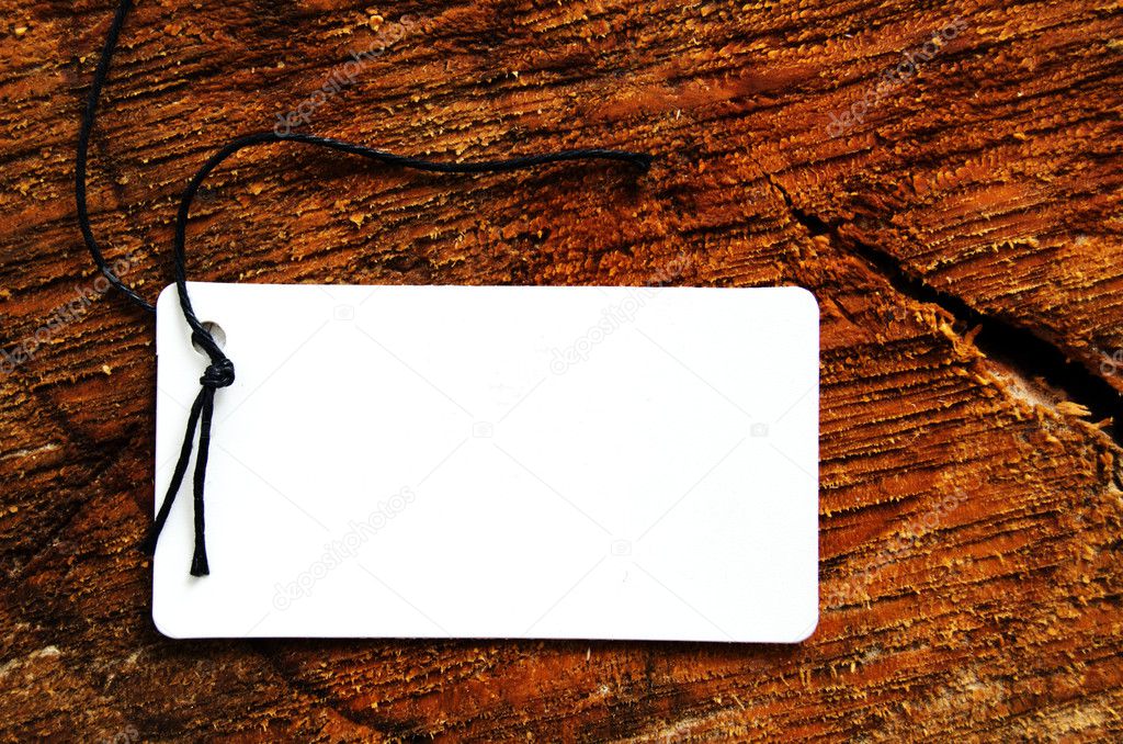 Empty tag on wooden background