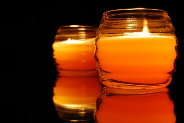 Aromatische kaarsen en reflectie — Stockfoto