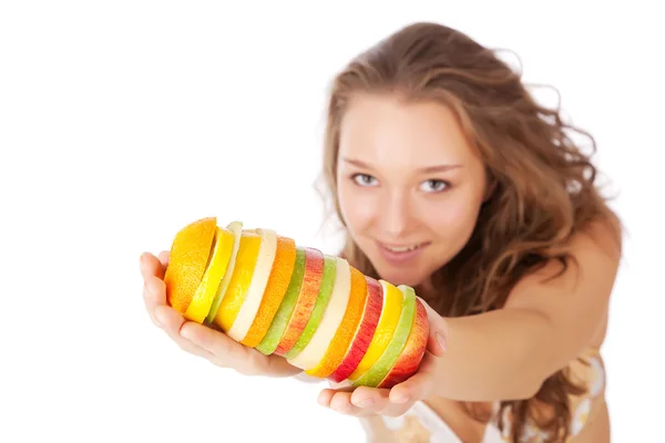Portret van gelukkig jonge vrouw met gemengde vruchten op witte achtergrond — Stockfoto