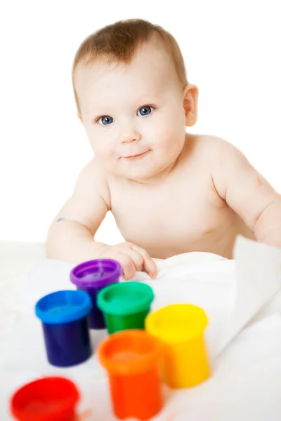 Dziecko bawiąc się zabawkami na białym tle — Zdjęcie stockowe