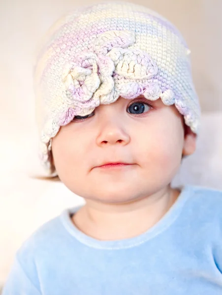 Słodkie dziecko w kapelusz na białym tle — Zdjęcie stockowe