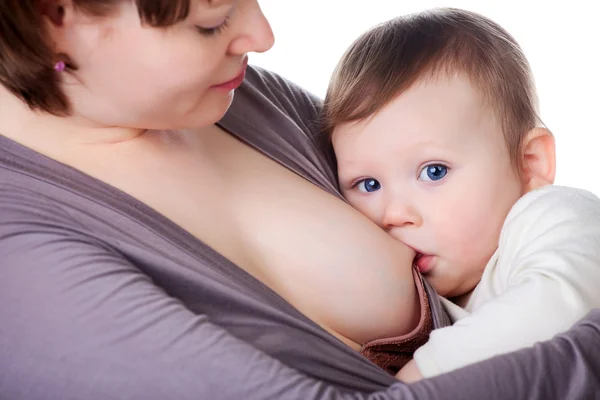 Weinig baby meisje borstvoeding geeft — Stockfoto