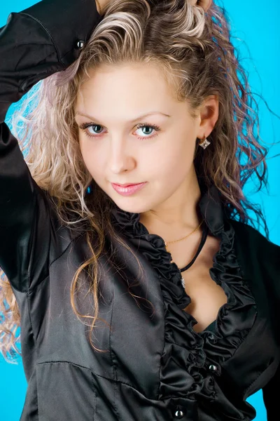 Портрет сексуальної молодої жінки з красивими блакитними очима — стокове фото