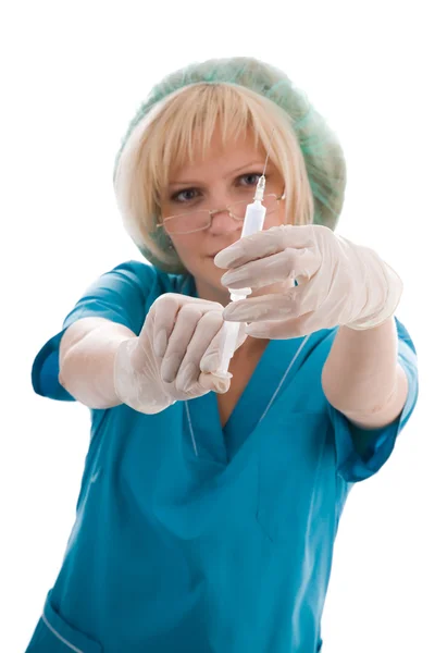 Lekarz trzymając strzykawkę w ręku — Zdjęcie stockowe