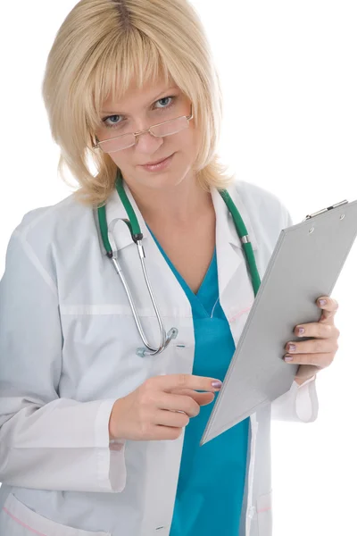 Una hermosa joven rubia doctora, dentista, enfermera portadora de expediente médico — Foto de Stock