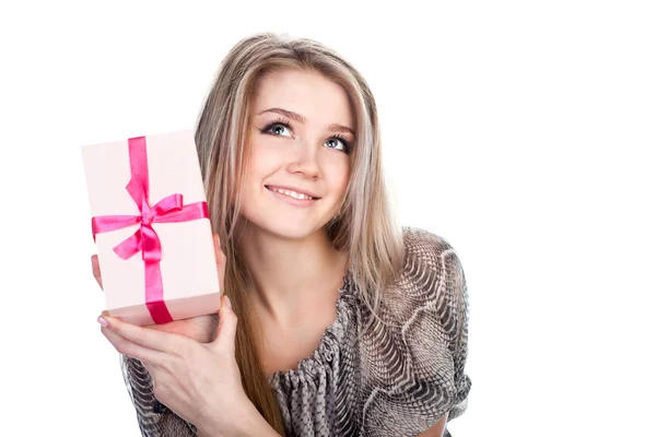 Frau mit Geschenk isoliert — Stockfoto