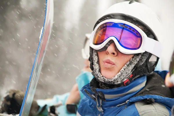 En hälso livsstil bild av unga snowboardåkare — Stockfoto