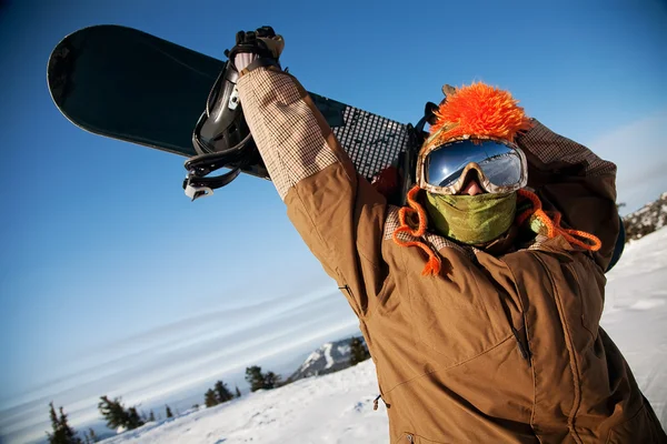 Портрет человека с сноубордом — стоковое фото